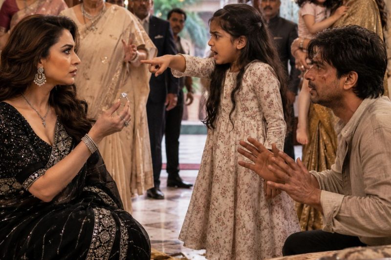 एक अरबपति औरत ने ₹40 करोड़ का शादी का सौदा रखा, पर 8 साल की बच्ची ने हीरे की अंगूठी देखकर पूछा: “क्या आप मेरे पापा को खरीदना चाहती हैं?” और पूरा कमरा सन्न रह गया